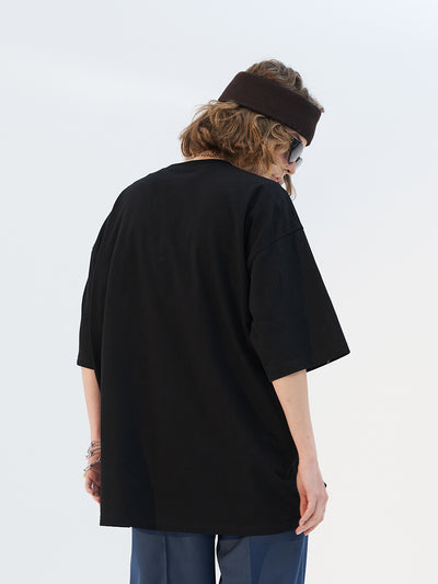 Camiseta Oversize Melancólica con Parche de Satén - Estilo Casual y Trendy - Image 4