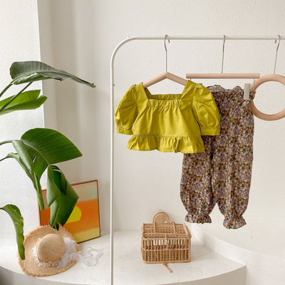 Conjunto Infantil: Blusa con Mangas Abullonadas y Pantalón Floral - Image 3