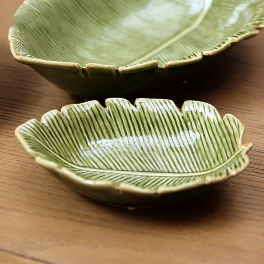 Plato Decorativo de Cerámica con Patrón de Hojas Verdes - Image 6