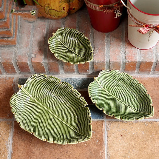 Plato Decorativo de Cerámica con Patrón de Hojas Verdes