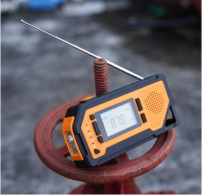 Linterna Solar de Emergencia Multifunción con Carga Manual y Radio - Image 7