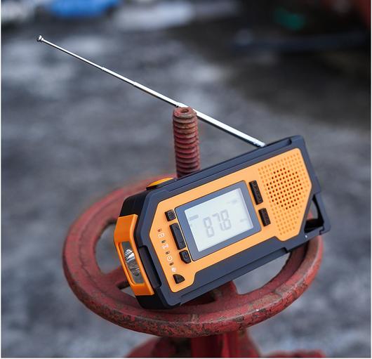 Linterna Solar de Emergencia Multifunción con Carga Manual y Radio - Image 7