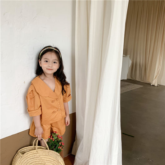 Conjunto Infantil Coreano Niña Verano - Blusa Doble Botonadura y Pantalón Ancho Capri