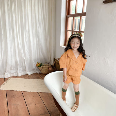 Conjunto Infantil Coreano Niña Verano - Blusa Doble Botonadura y Pantalón Ancho Capri - Image 3