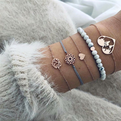 Pulsera de 4 Piezas con Cuentas Huecas de Flor en Cadena - Image 11