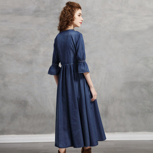 Vestido Denim con Escote en V y Detalle de Corbata - Image 5