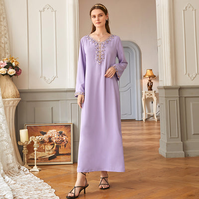 Vestido Turco Púrpura Claro con Detalles Dorados y Cristales de Fantasía - Image 12