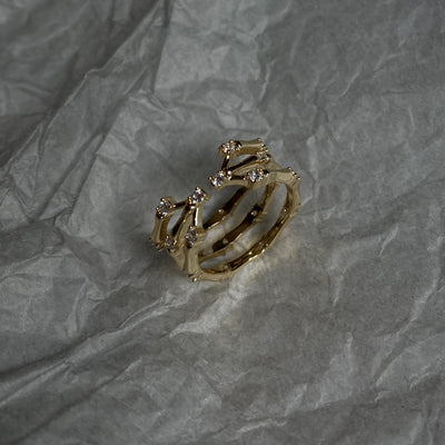 Anillo de Bambú con Zirconia Chapado en Oro 18k - Diseño Personalidad - Image 4