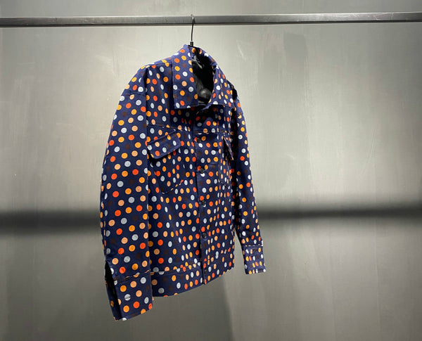 Chaqueta Delgada Azul Marino con Lunares Arcoíris - Estilo Urbano