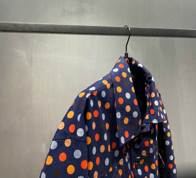 Chaqueta Delgada Azul Marino con Lunares Arcoíris - Estilo Urbano - Image 2