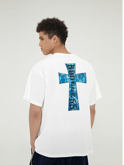 Playera Estampada Ripple con Letras Cruzadas