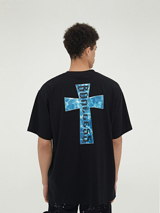 Playera Estampada Ripple con Letras Cruzadas - Image 3