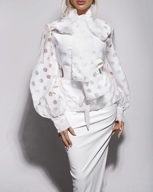 Blusa Elegante con Lunares Hueco y Moño Voluminoso en Mangas Linterna - Image 11