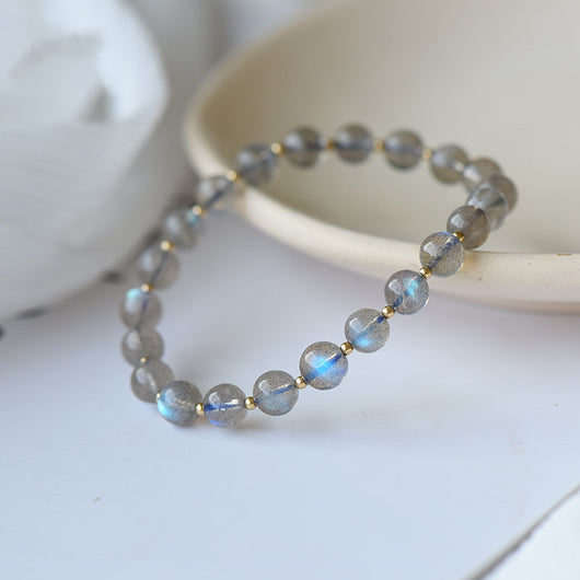 Pulsera de Piedra Luna Gris Natural con Detalles de Oro - Image 4