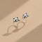 Aretes de Plata Pura Gato Minimalista - Diseño Elegante y Sofisticado