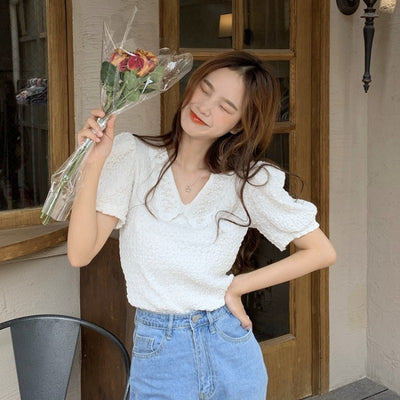 Blusa Estilo Coreano con Cuello de Muñeca Enjoyado y Mangas Abullonadas - Image 2