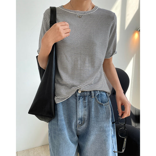 Camiseta Coreana de Rayas Manga Corta - Diseño Minimalista que Estiliza