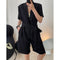 Jumpsuit Elegante de Piernas Anchas con Cuello Solapa y Cintura Ajustable