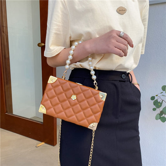 Bolso Bandolera Cuadrado Pequeño con Cadena de Diamantes y Perlas - Image 8