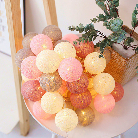 Guirnalda LED Decorativa con Bolitas de Algodón - Luz Cálida para Ambientes Mágicos - Image 8
