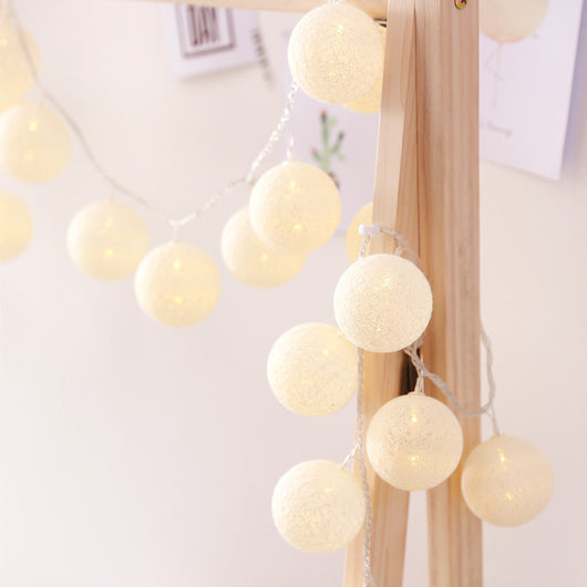 Guirnalda LED Decorativa con Bolitas de Algodón - Luz Cálida para Ambientes Mágicos - Image 5