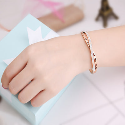 Pulsera de Diamantes con Palabras Romanas para Mujer - Image 10