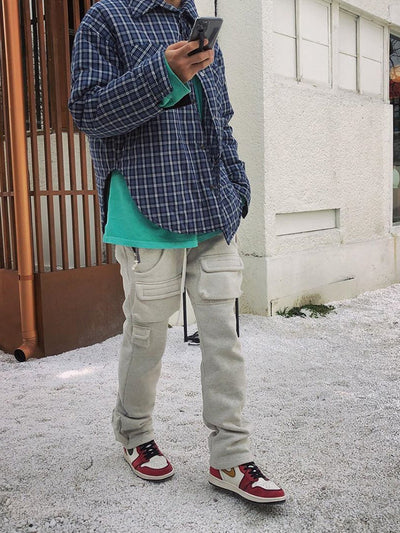 Pantalones Deportivos Holgados Grises con Múltiples Bolsillos para Hombre - Image 2