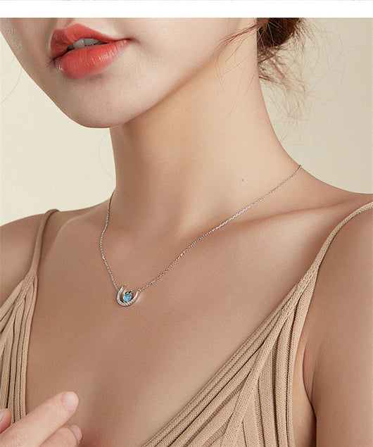 Collar de Plata Esterlina con Diseño Minimalista de Luna y Búho - Image 2