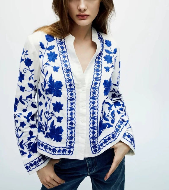Blusa Retrô de Porcelana Azul e Branca com Bordado Artesanal