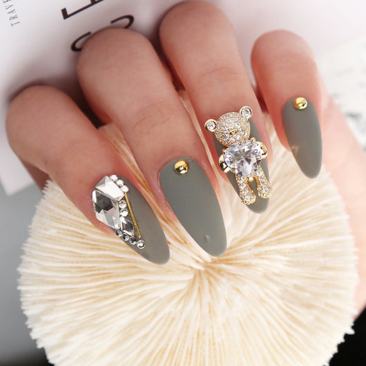 Joya para Uñas Oso Bronce con Circones Incrustados Forma Corazón - Image 5