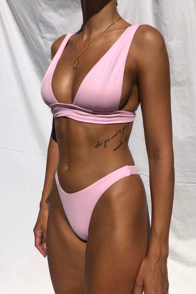 Bikini de Cintura Alta con Abertura Lateral - Diseño Elegante y Sensual