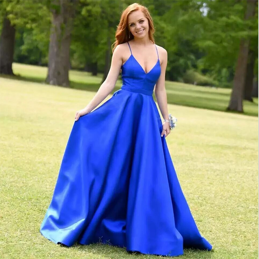Vestido de Noche Elegante Satinado con Espalda Descubierta - Image 2