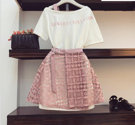 Conjunto Elegante: Camiseta Larga con Falda de Encaje Calado
