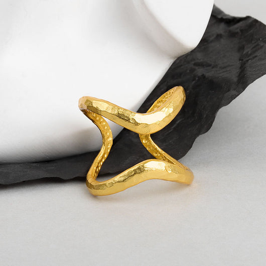 Anillo Minimalista Femenino con Patrón de Líneas Geométricas - Image 7