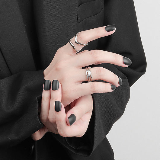 Anillo Minimalista Femenino con Patrón de Líneas Geométricas - Image 4
