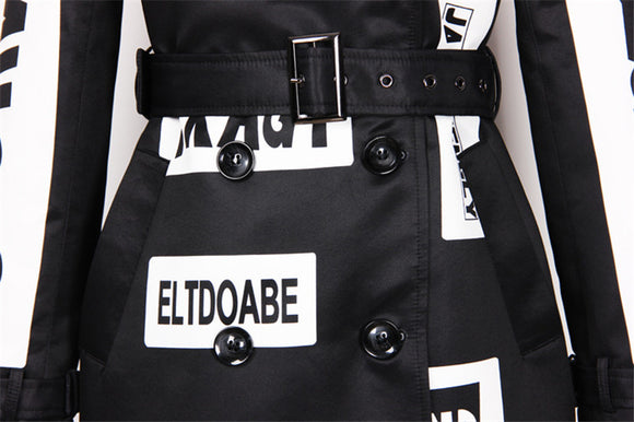 Abrigo Trinchera Oversized Doble Botonadura con Estampado de Letras