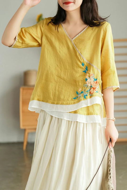 Blusa Retro con Botones Bordados - Image 3