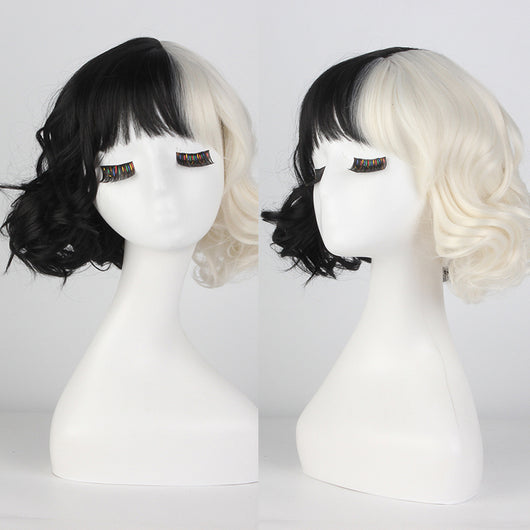 Peluca Cruella Cosplay Anime Bicolor Negro y Blanco Cabello Rizado Corto - Image 9
