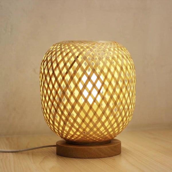 Lámpara de Mesa Decorativa Nórdica Tejida en Bambú - Estilo Minimalista para Espacios Modernos