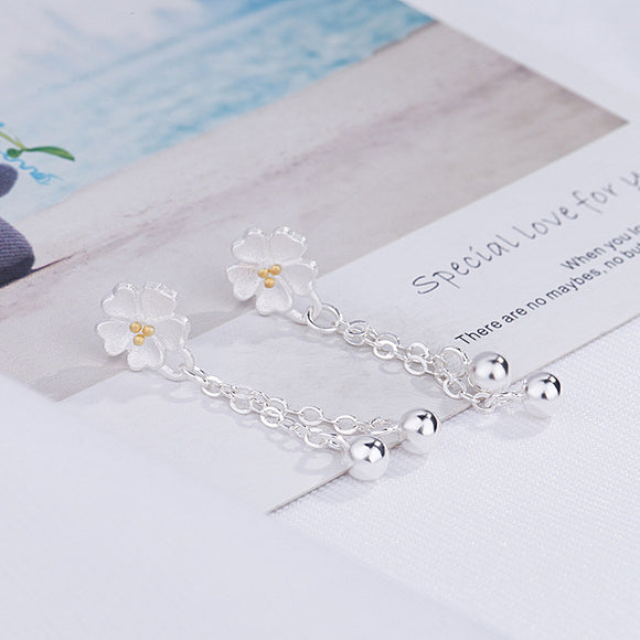 Aretes Largos de Flor de Cerezo con Borla Literaria Minimalista