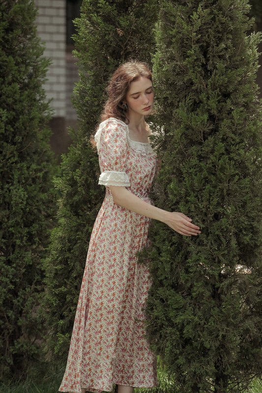 Vestido Floral Chiffon con Cuello Francés y Mangas Abullonadas - Elegancia Fresca para el Verano