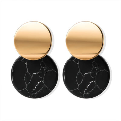 Aretes Colgantes Geométricos Dorados con Concha - Diseño Coreano Moderno - Image 2