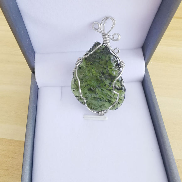 Colgante de Meteorita Verde - Joya Única para Hombre y Mujer