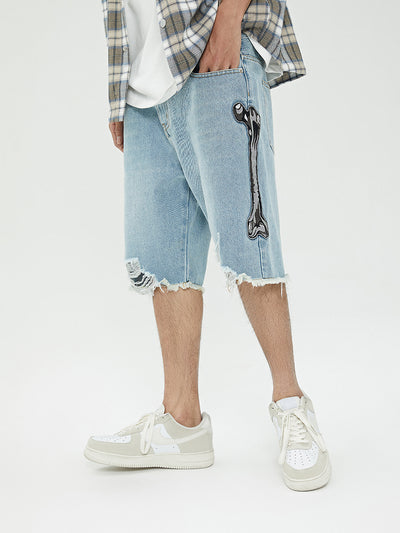 Shorts de Mezclilla Desgastados con Bordado en Hueso y Orilla Cruda