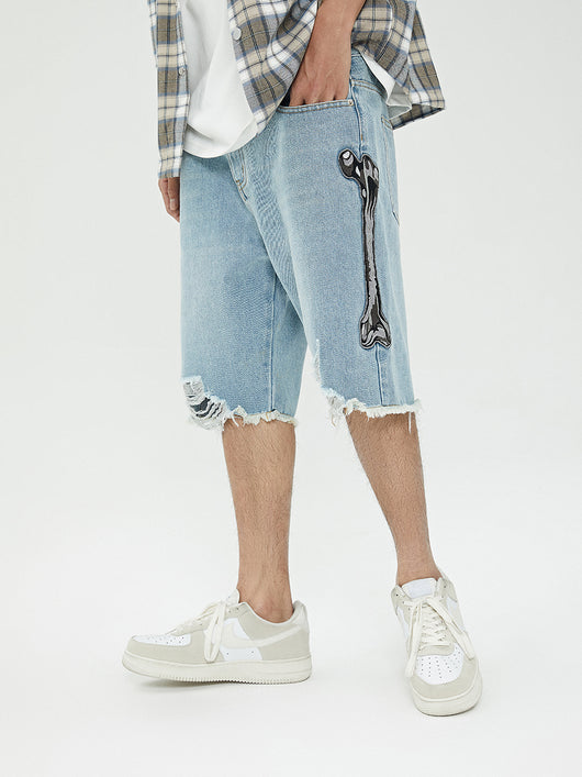 Shorts de Mezclilla Desgastados con Bordado en Hueso y Orilla Cruda
