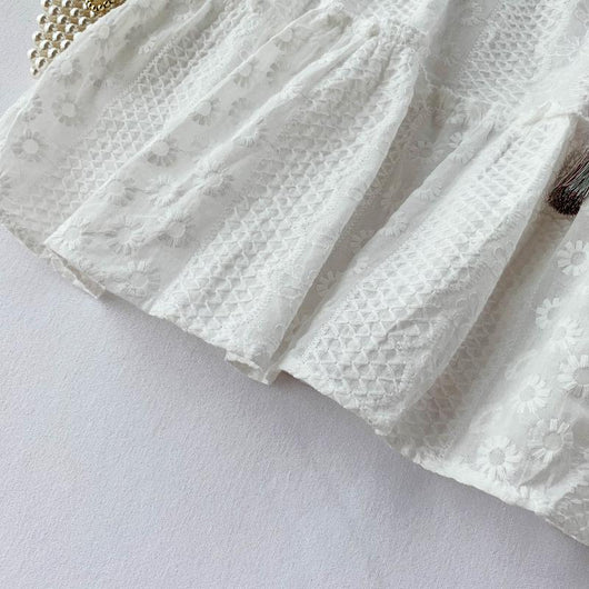 Blusa Vaquera Blanca con Bordado de Flecos y Detalles de Madera - Image 12