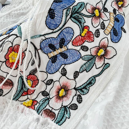 Blusa Vaquera Blanca con Bordado de Flecos y Detalles de Madera - Image 5