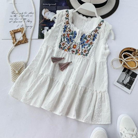 Blusa Vaquera Blanca con Bordado de Flecos y Detalles de Madera