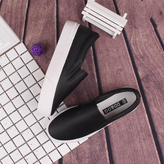 Mocasín de Cuero para Mujer con Diseño Asimétrico - Image 10