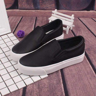 Mocasín de Cuero para Mujer con Diseño Asimétrico - Image 8